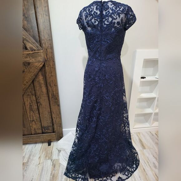 LA FEMME Embellished EVENING Dress 27951 NWOT size 8 Navy Blue - Picture 4 of 6